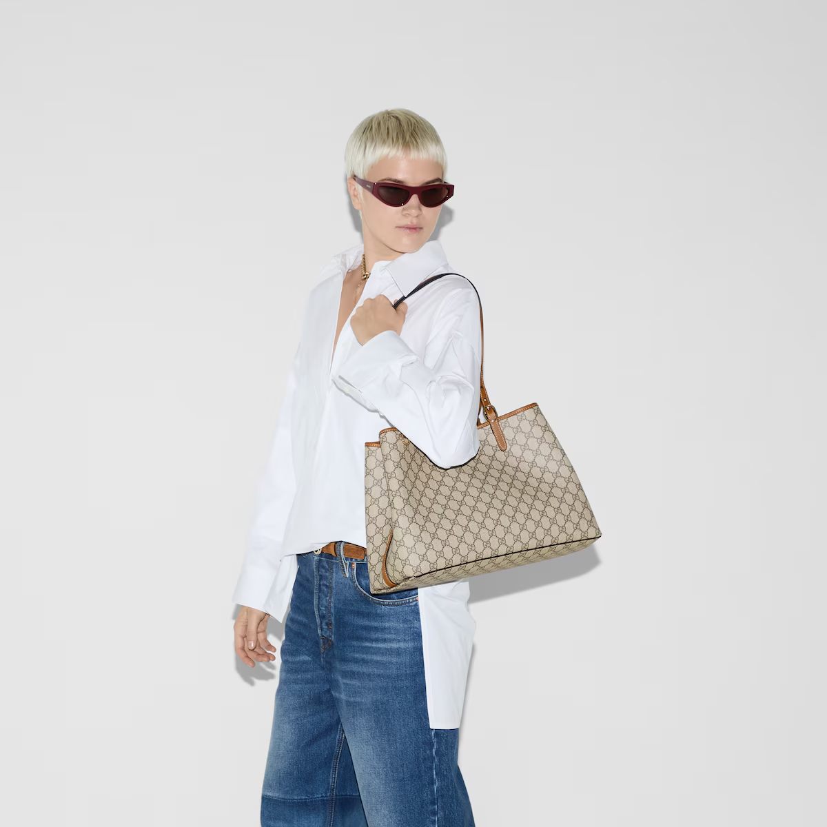 GG EMBLEM MEDIUM TOTE BAG